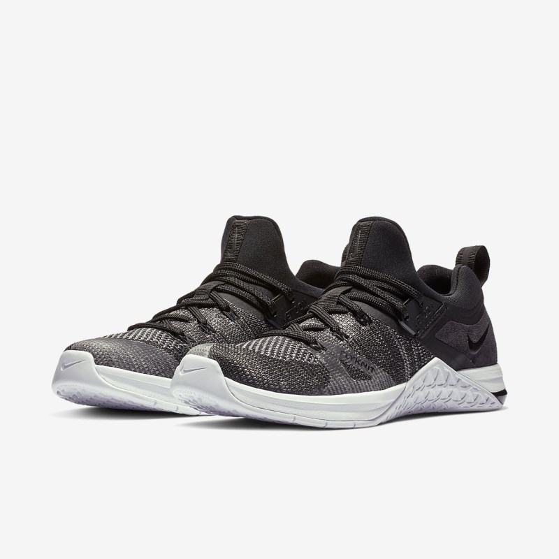 Nike Metcon フライニット 3 レディース トレーニングシューズ 黒 | DT8707-235
