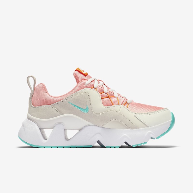 Nike RYZ 365 レディース スニーカー コーラル 色 | VZ8105-525