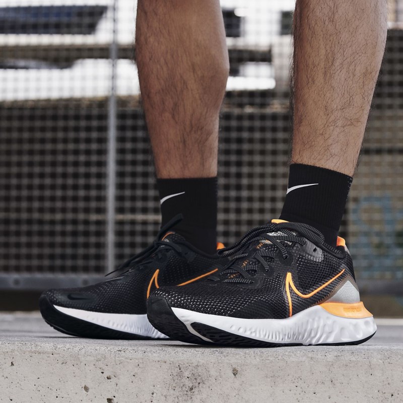 Nike Renew ラン メンズ ウォーキングシューズ 黒 | AE2322-489