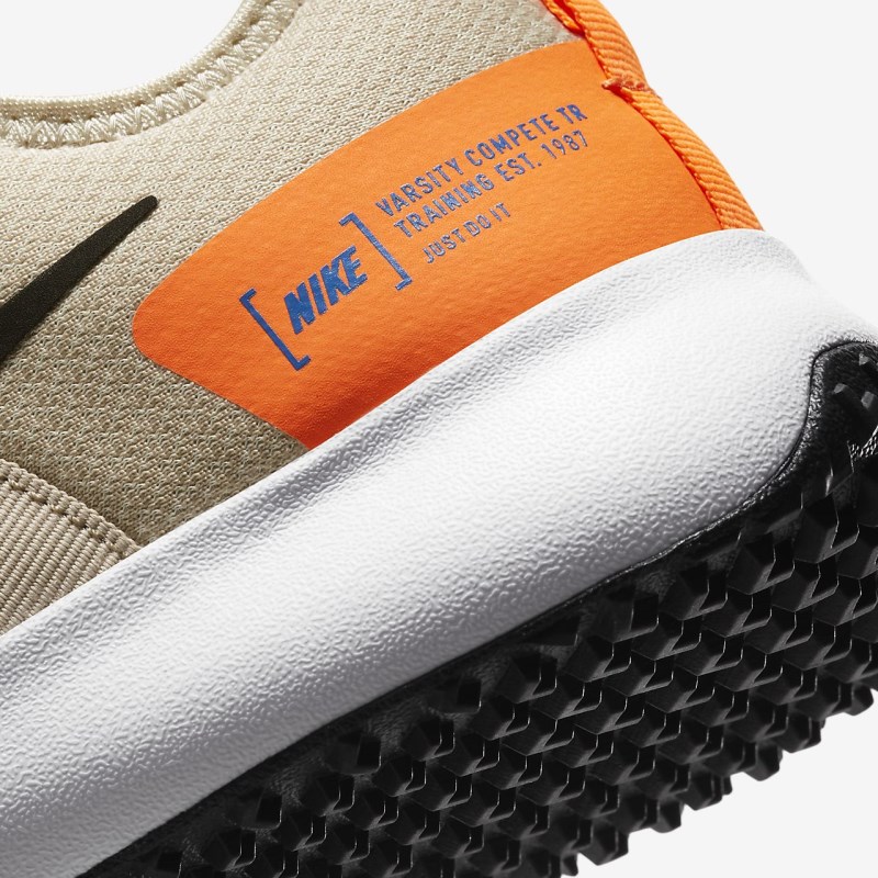 Nike Varsity Compete TR 2 メンズ ウォーキングシューズ 白 | LC5962-067