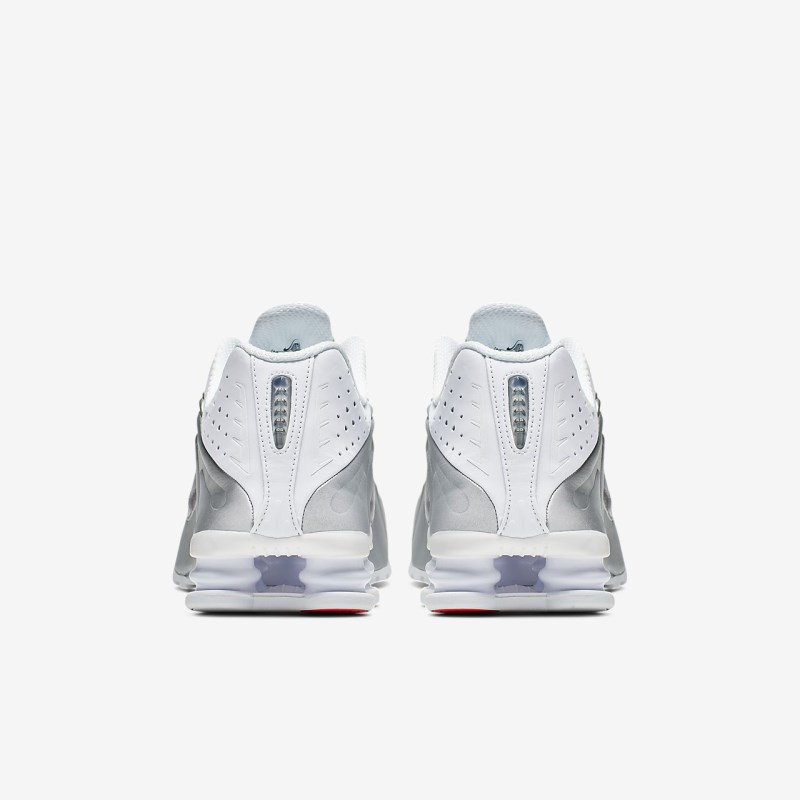 Nike ショックス R4 メンズ スニーカー 白 | AA1472-257