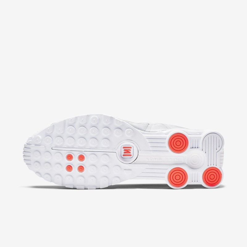 Nike ショックス R4 メンズ スニーカー 白 | AA1472-257