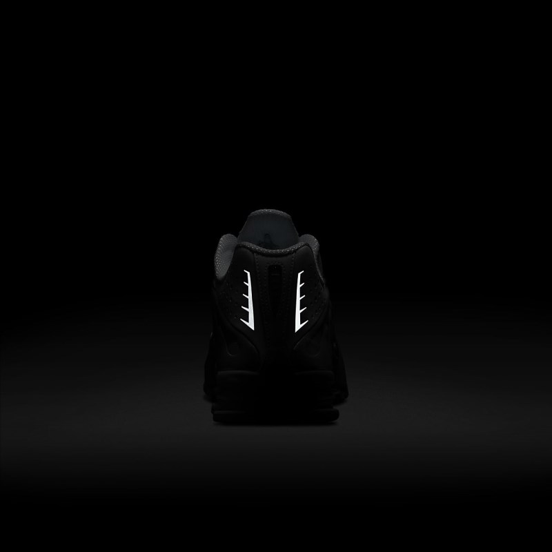 Nike ショックス R4 メンズ スニーカー 白 | AA1472-257