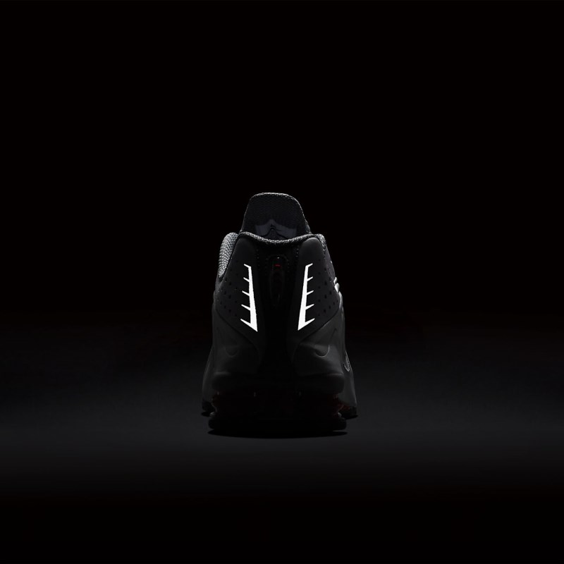 Nike ショックス R4 メンズ スニーカー 白 | GM5111-924