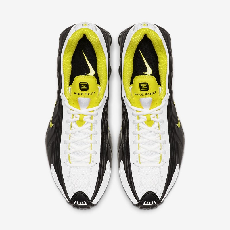 Nike ショックス R4 メンズ スニーカー 黒 | IV8976-387