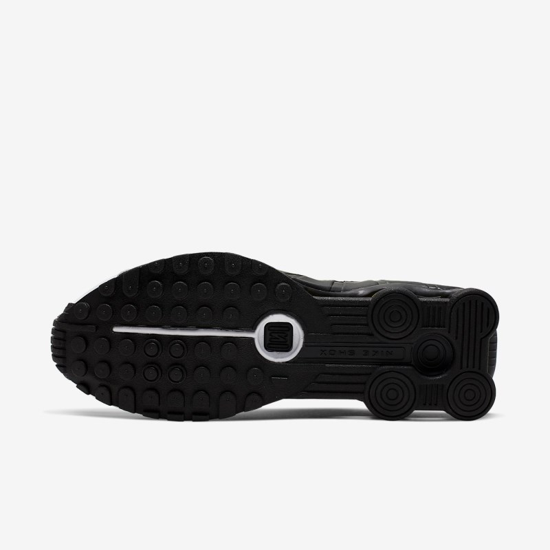 Nike ショックス R4 メンズ スニーカー 黒 | IV8976-387