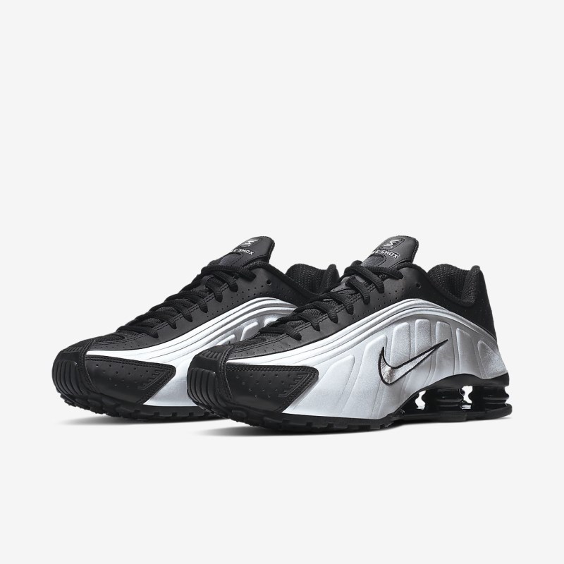 Nike ショックス R4 メンズ スニーカー 黒 | OV2275-351