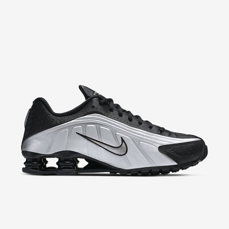 Nike ショックス R4 メンズ スニーカー 黒 | OV2275-351