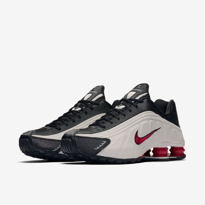 Nike ショックス R4 メンズ スニーカー 黒 | TG6387-051