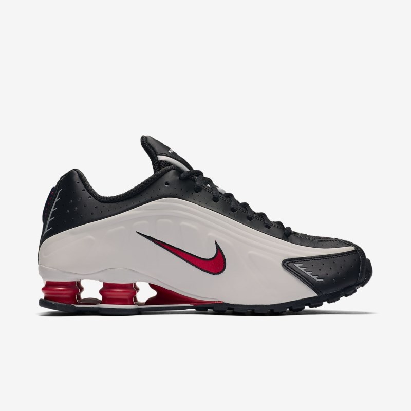 Nike ショックス R4 メンズ スニーカー 黒 | TG6387-051
