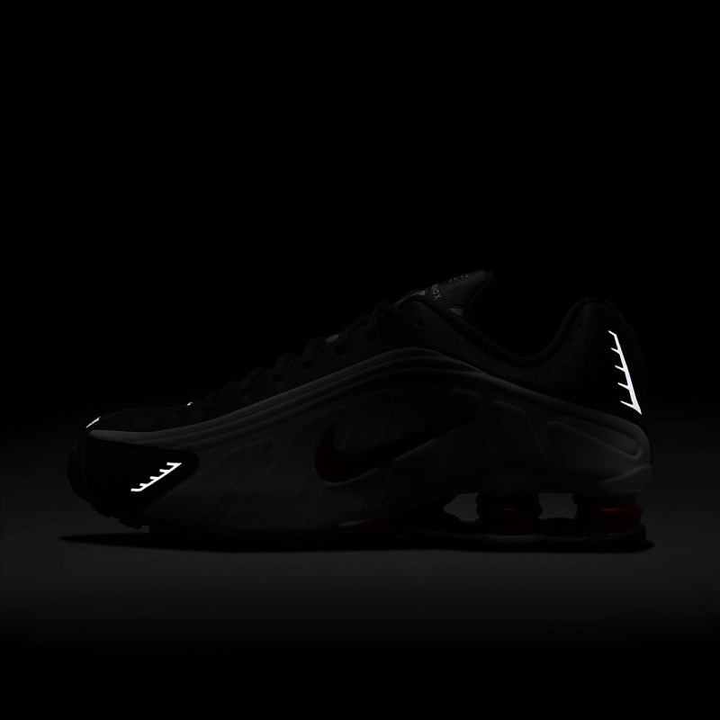 Nike ショックス R4 メンズ スニーカー 黒 | TG6387-051