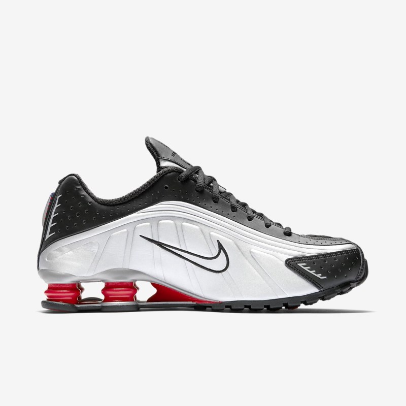 Nike ショックス R4 レディース スニーカー 黒 | MM7023-166