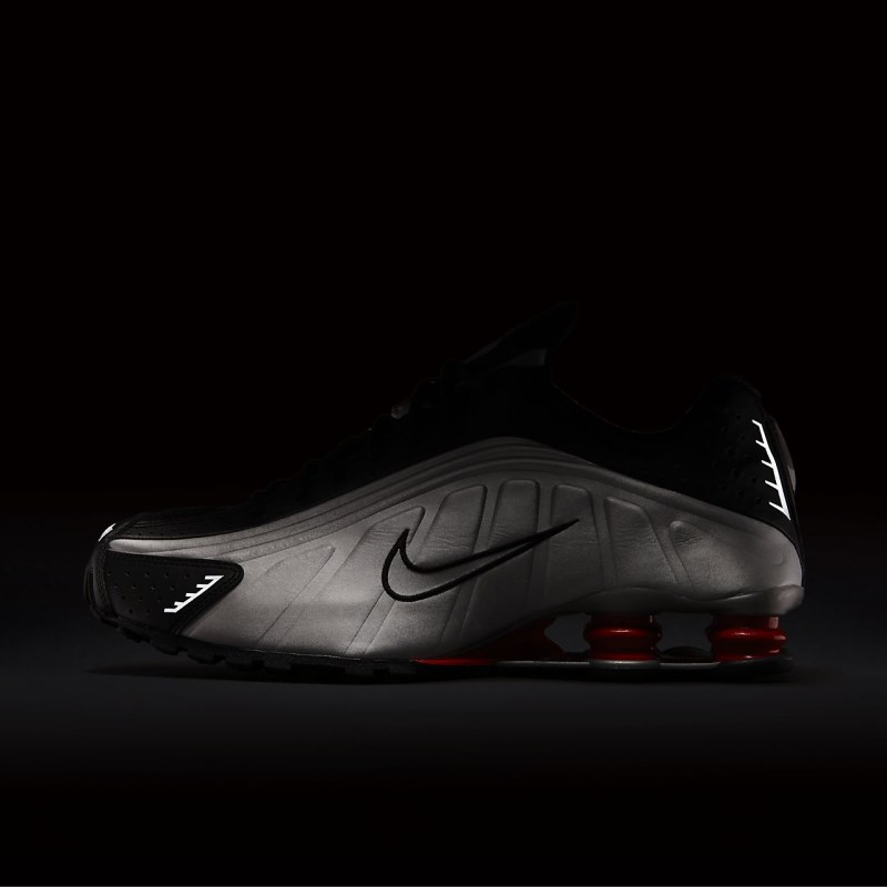 Nike ショックス R4 レディース スニーカー 黒 | MM7023-166