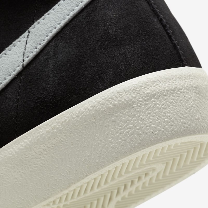 Nike ブレザー ミッドカット '77 メンズ スニーカー 黒 | DA9919-745