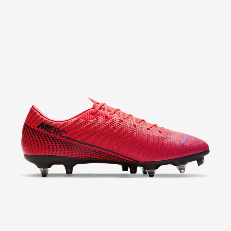 Nike マーキュリアル Vapor 13 Academy SG-PRO Anti-Clog Traction レディース サッカーシューズ 赤 | FV7066-533