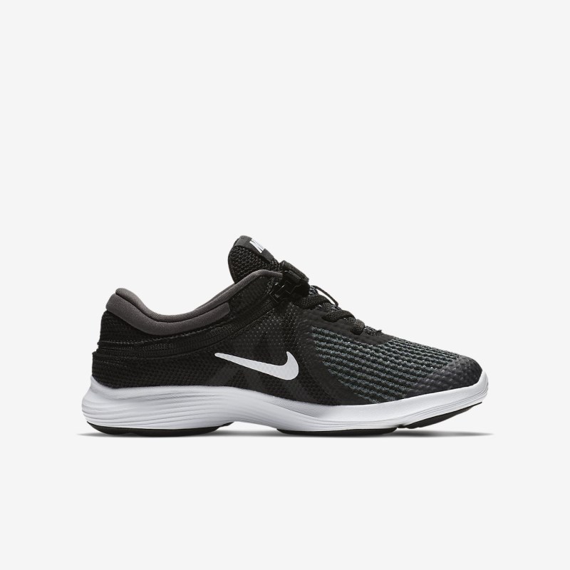 Nike レボリューション 4 FlyEase キッズ ランニングシューズ 黒 | XH2116-113