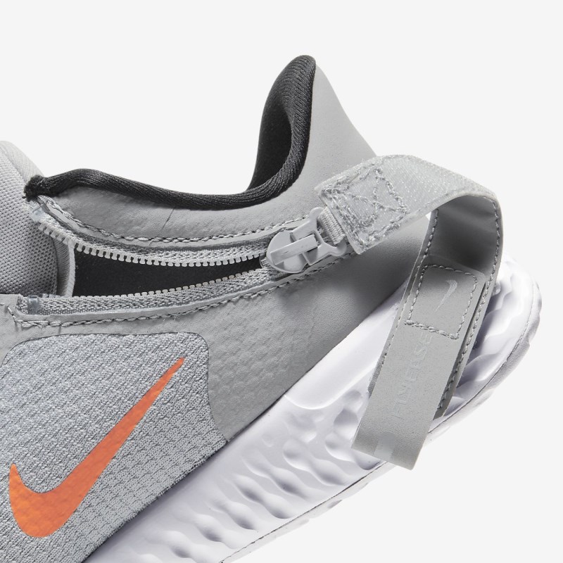 Nike レボリューション 5 FlyEase キッズ ランニングシューズ ライトグレー | IK6001-570