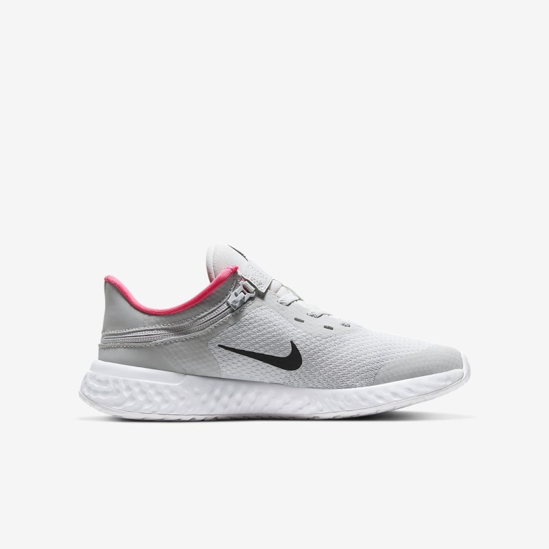 Nike レボリューション 5 FlyEase キッズ ランニングシューズ 白 | WQ9662-619
