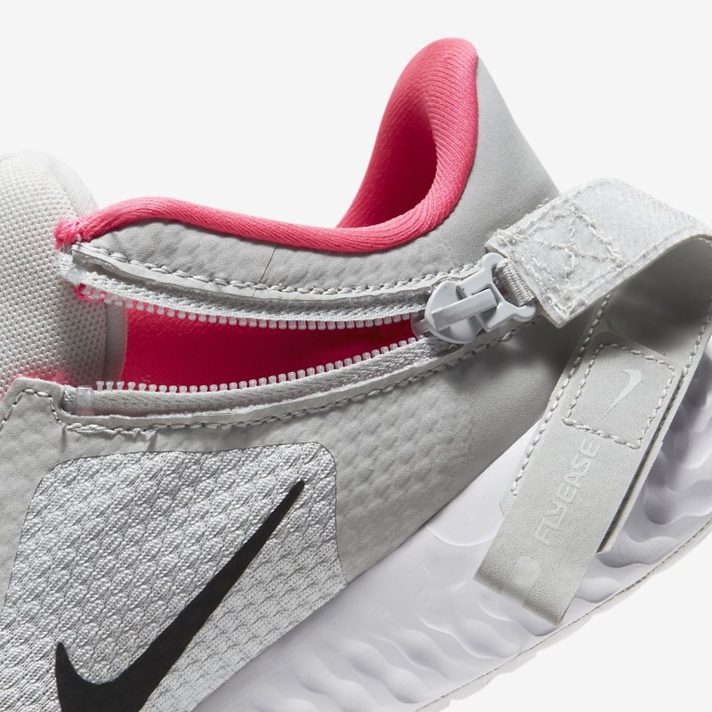 Nike レボリューション 5 FlyEase キッズ ランニングシューズ 白 | WQ9662-619