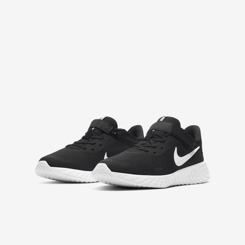 Nike レボリューション 5 FlyEase キッズ ランニングシューズ 黒 | QY1390-585
