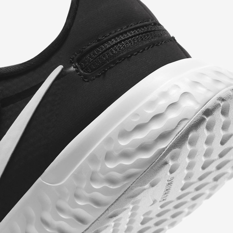 Nike レボリューション 5 FlyEase キッズ ランニングシューズ 黒 | QY1390-585