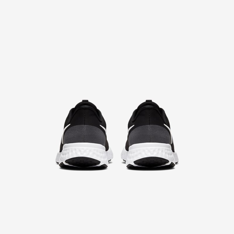 Nike レボリューション 5 メンズ ランニングシューズ 黒 | UH6964-477