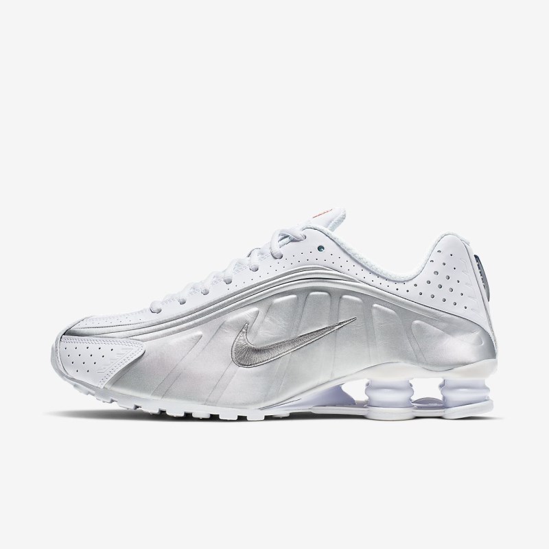 Nike ショックス R4 メンズ スニーカー 白 | AA1472-257